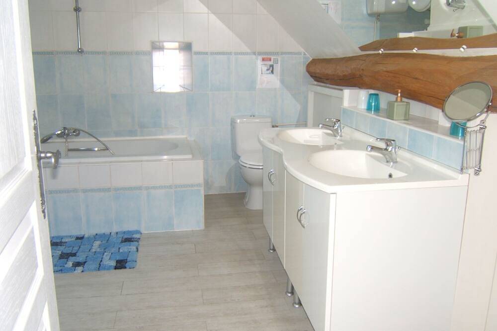 Former barn located in one of the most beautiful villages in bloom with 4 flowers. in Chartres und Umgebung