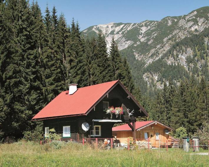 Ferienhaus für 7 Personen, mit Pool und Sauna sowie Garten und Ausblick, mit Haustier in Eben am Achensee