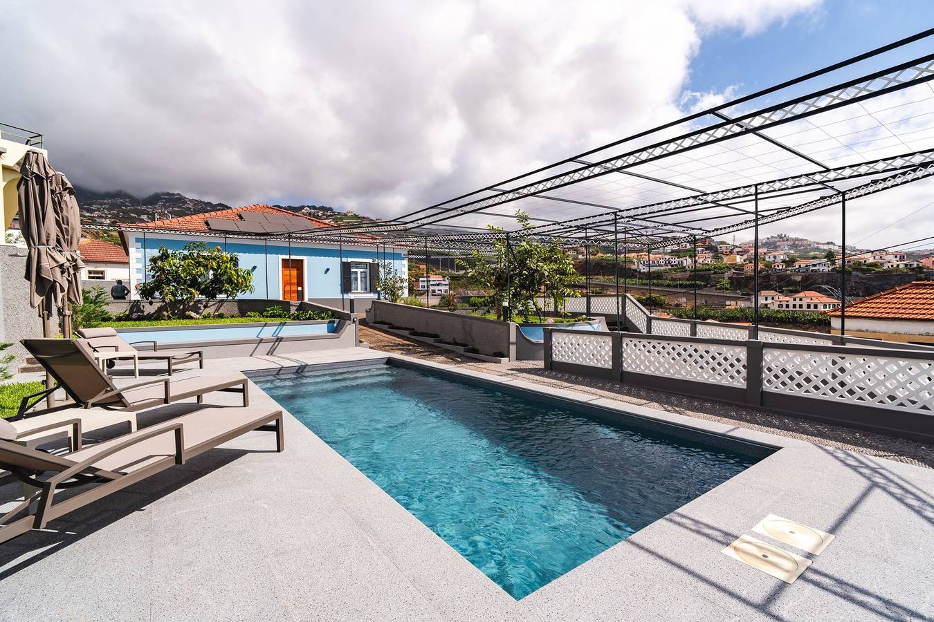 Casa vacanze 'Solar Do Iheuzinho' con vista sulle montagne, Wi-Fi e aria condizionata in Câmara de Lobos, Madeira