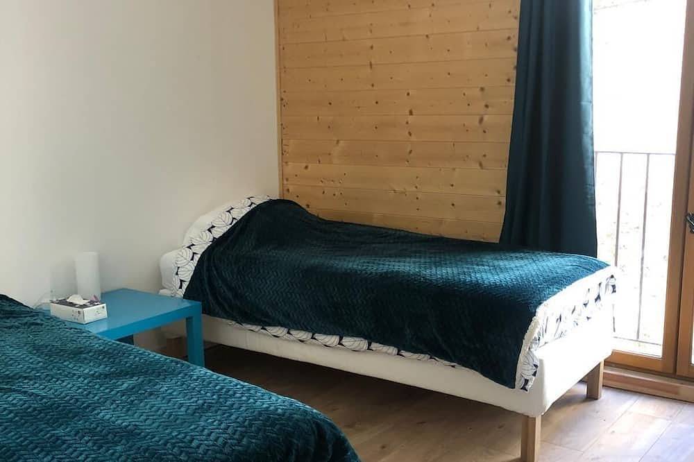 Apartamento entero, Large 3-room apartment in the heart of Sommières village, in a 16th century building in Sommières, Region de Nimes