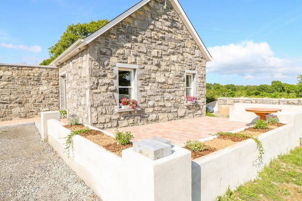 Charming 3-bedroom cottage in Dromineer, Lough Derg with Wifi in Nenagh, Lough Derg
