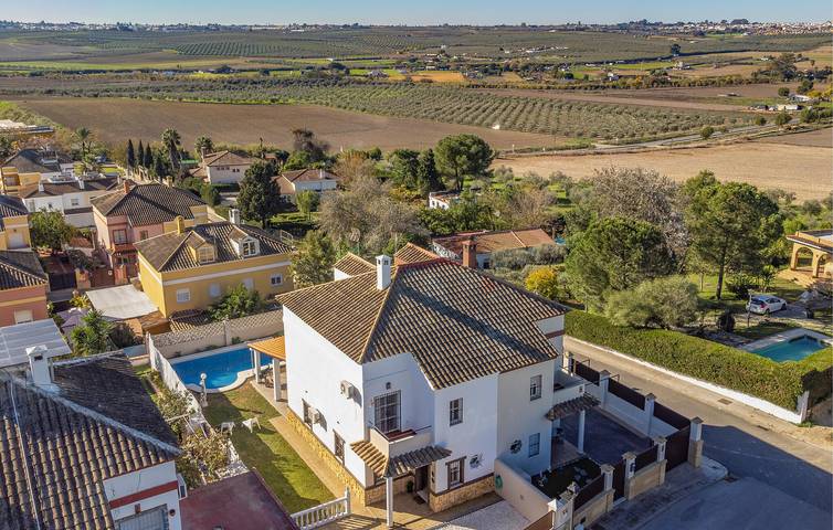 Apartamento acolhedor perto do centro da cidade com piscina e ar condicionado in Salteras, Sevilha Província