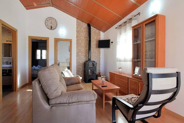 Casa rural para 4 personas, con jardín en Almogía