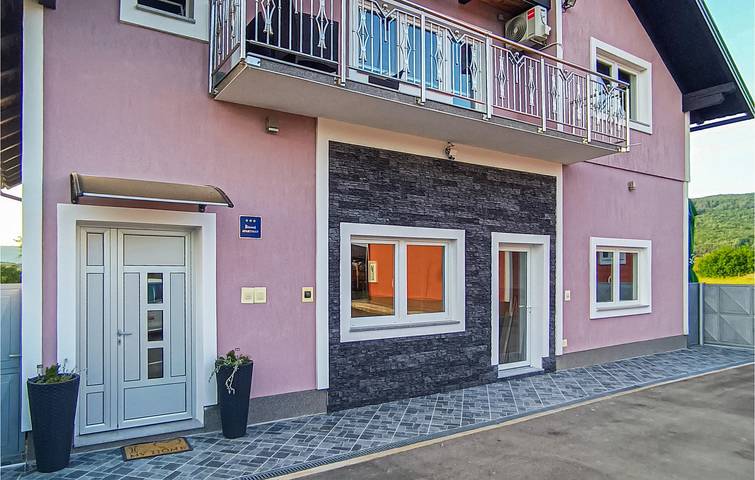 Ganze Ferienwohnung, Charmantes Apartment mit Terrasse und Grill, 2 km von Otočac und dem Fluss Gacka entfernt in Prozor, Lika-Senj