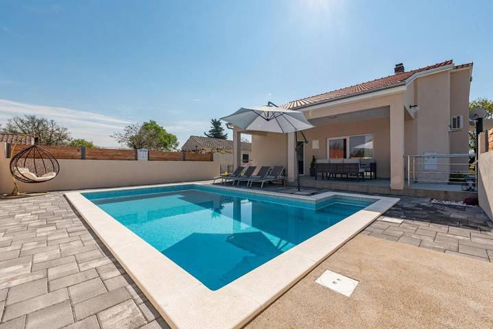 Ferienhaus für 4 Personen, mit Garten und Ausblick sowie Pool