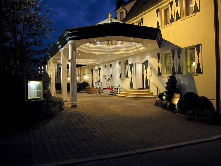 Hotel für 2 Personen, mit Terrasse und Garten sowie Sauna und Ausblick in Tiefenbronn