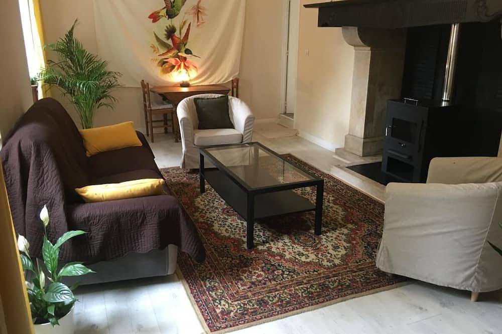 Bed and breakfast with shared kitchen and living room in Gurs, Béarn