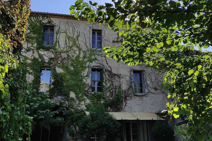 Location de vacances pour 2 personnes, avec jardin ainsi que piscine et terrasse à Vauvert - 4