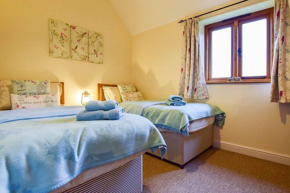 Combine Shed at Oosland Barns - sleeps 4 guests  in 2 bedrooms in Bidford on Avon, Warwickshire