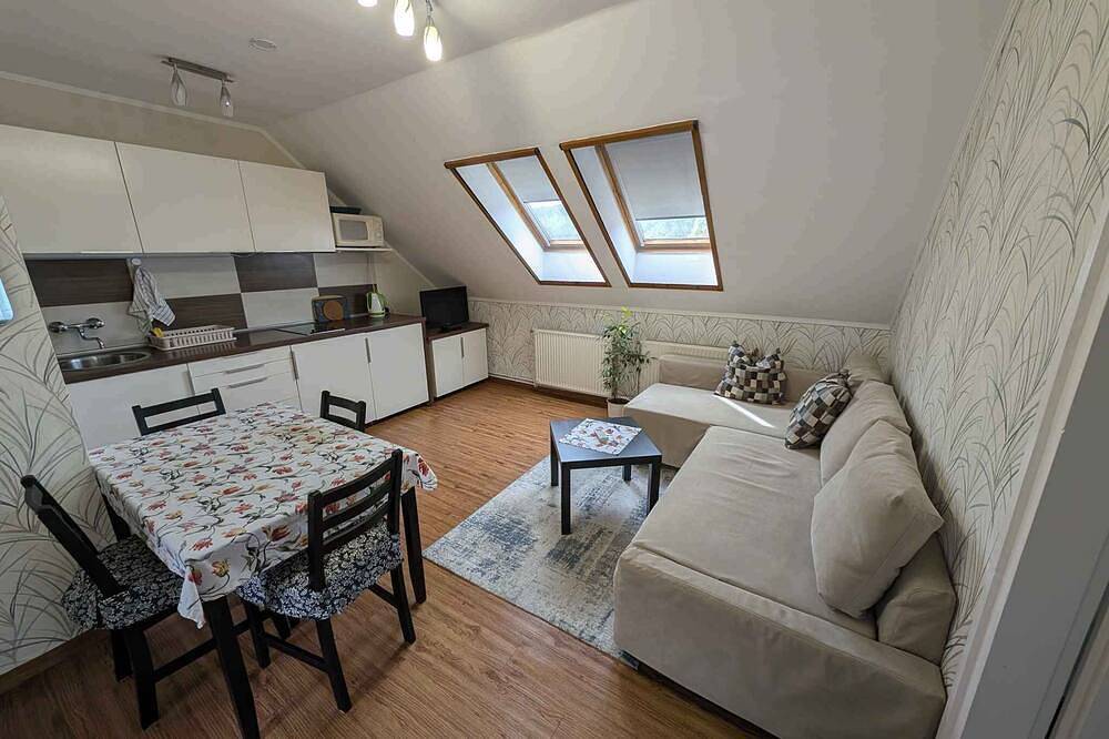 Ganze Wohnung, Ferienwohnung klimatisiert, ruhige, stille Umgebung mit wunderschönem Blick auf den Binnensee. in Tihany, Balatonfüredi járás