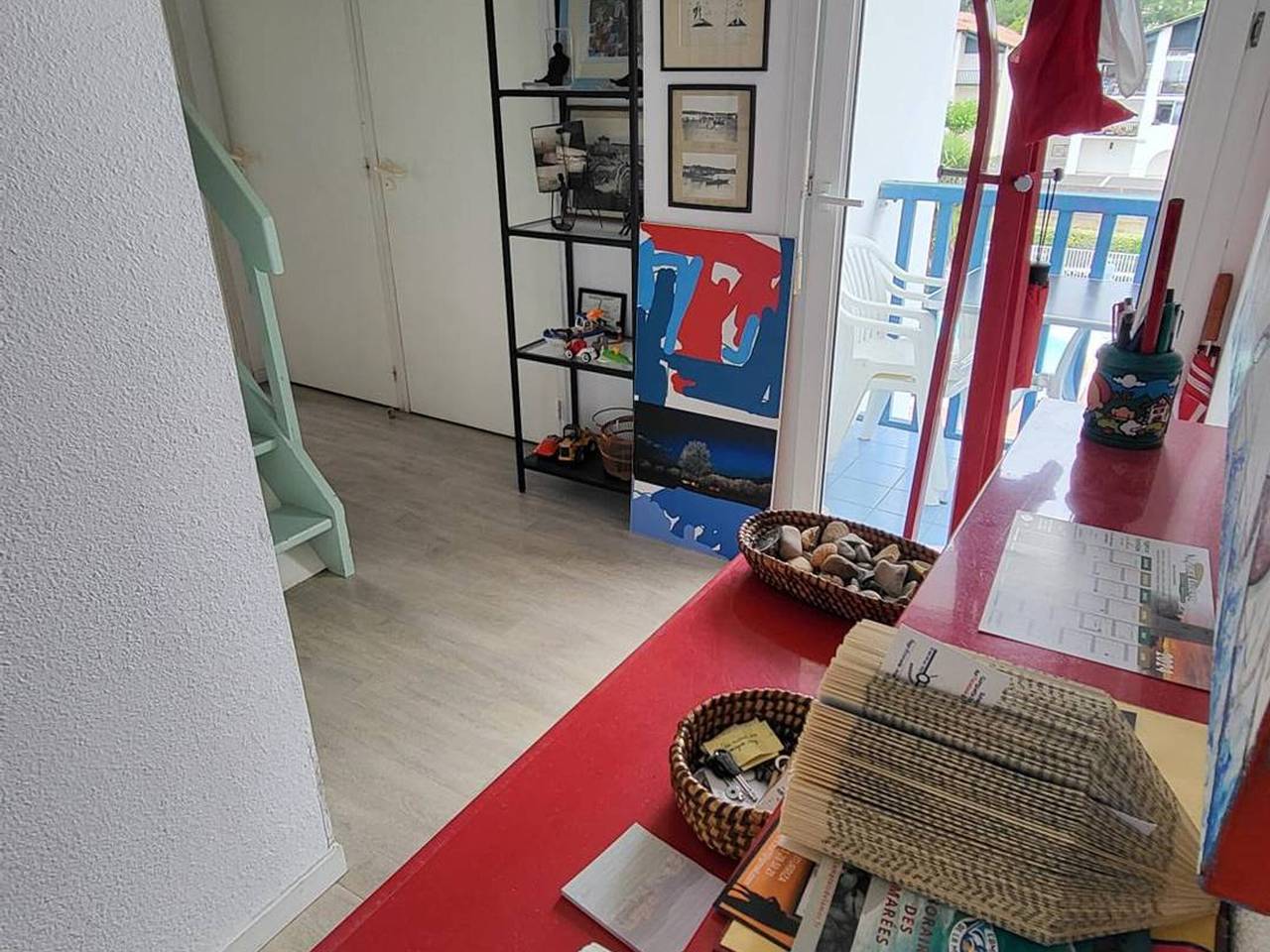 Entire apartment, ***Beachside Duplex with Pool Access in Socoa, Urrugne - 5 mins to Beach*** in Urrugne, Bayonne region