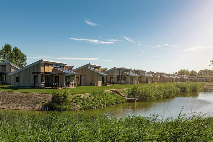 Bungalow für 6 Personen, mit Balkon/Terrasse und Terrasse sowie Garten und Pool in Breskens