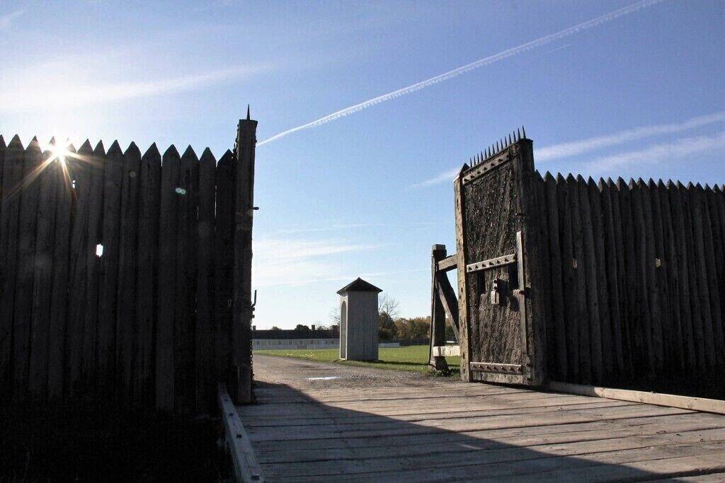 Historische Altstadt, alles zu Fuß erreichbar, Grill / Grill, Wlan, Parkplatz, Veranda und hintere Terrasse in Niagara-on-the-Lake, Niagara Fälle