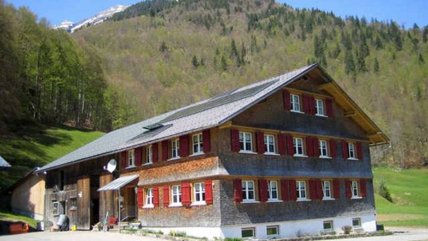 Vacation apartment for 4 people, with yard in Au