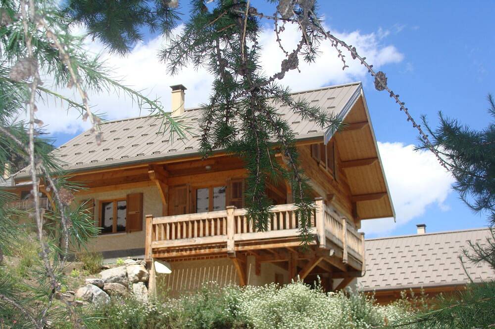Un chalet agréable à vivre, une vue imprenable. in Abriès-Ristolas, Queyras