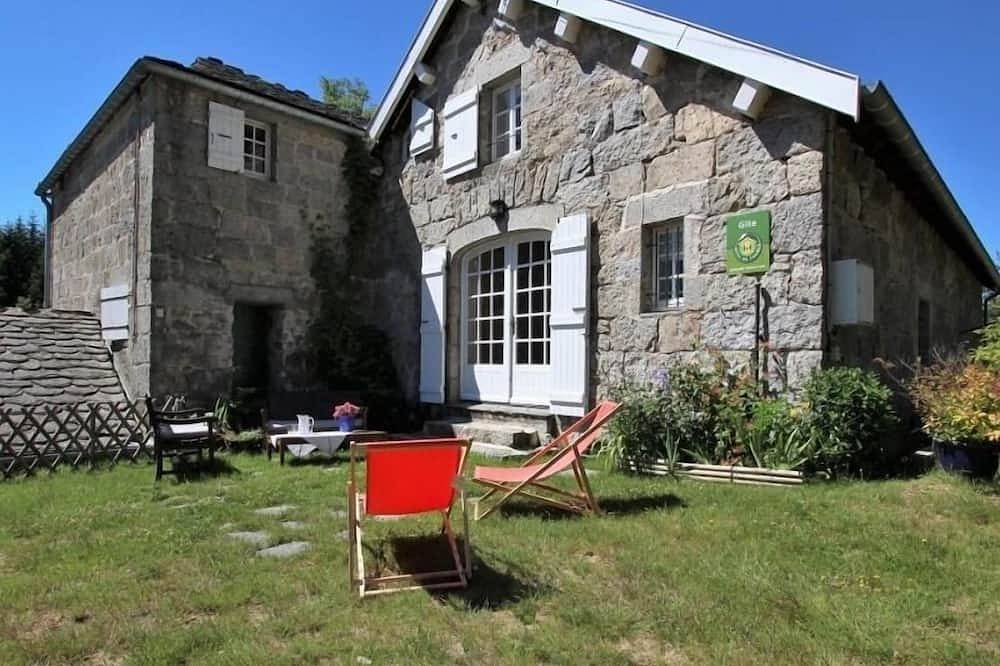 Gîte Nature au Chambon-sur-Lignon: Terrasse, Wifi, Proche Activités et Commerces in Le Chambon-sur-Lignon, Mézenc