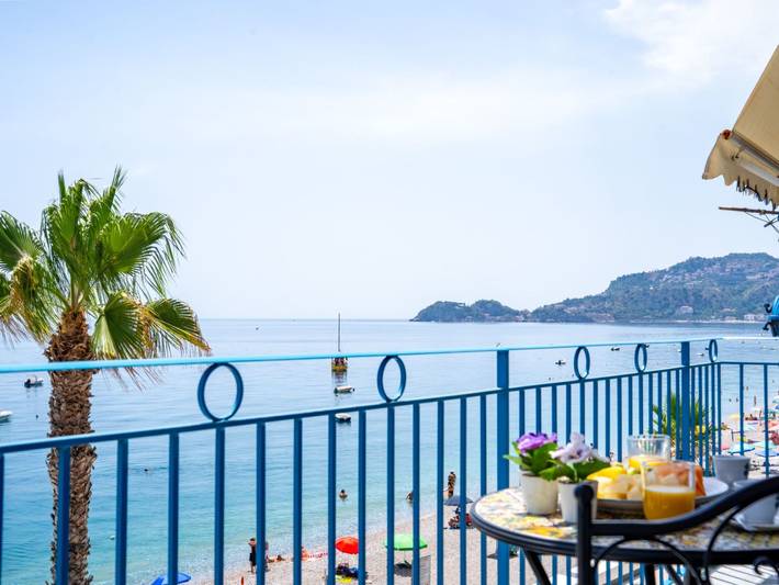 Appartamento per 4 persone, con balcone a Letojanni