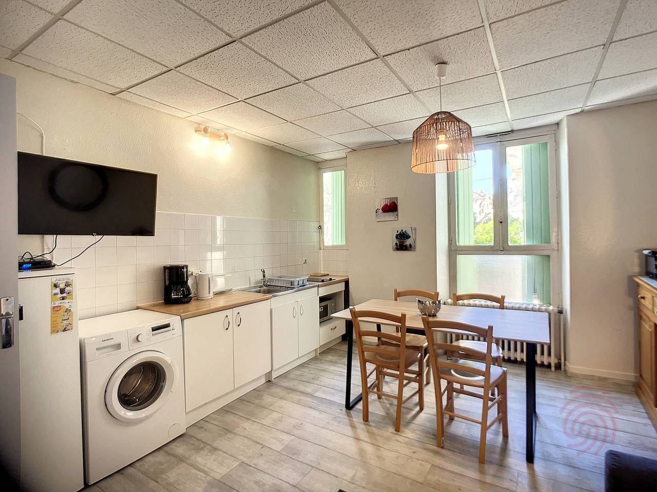 Apartamento entero, Apartamento F3 con Terraza, Wi-Fi y Mascotas Permitidas, Cerca de Termas en Lamalou-les-Bains in Lamalou-les-Bains, Region de Béziers
