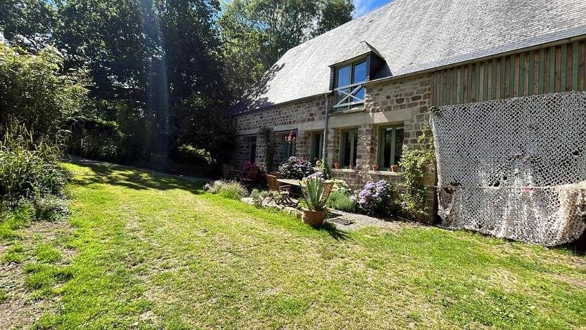 Location de vacances pour 2 personnes, avec Terrasse ainsi que Jardin et Vue à Montbray