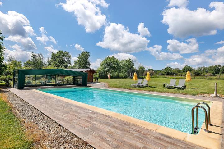 Location de vacances pour 3 personnes, avec Jardin et Bassin pour enfant