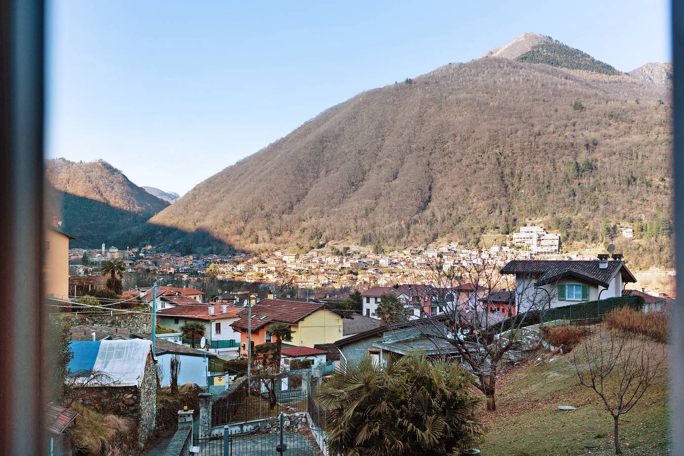Appartamento intero, Appartamento "Casa Elsa" con vista sulle montagne, balcone e Wi-Fi in Cannobio, Comune di Cannobio