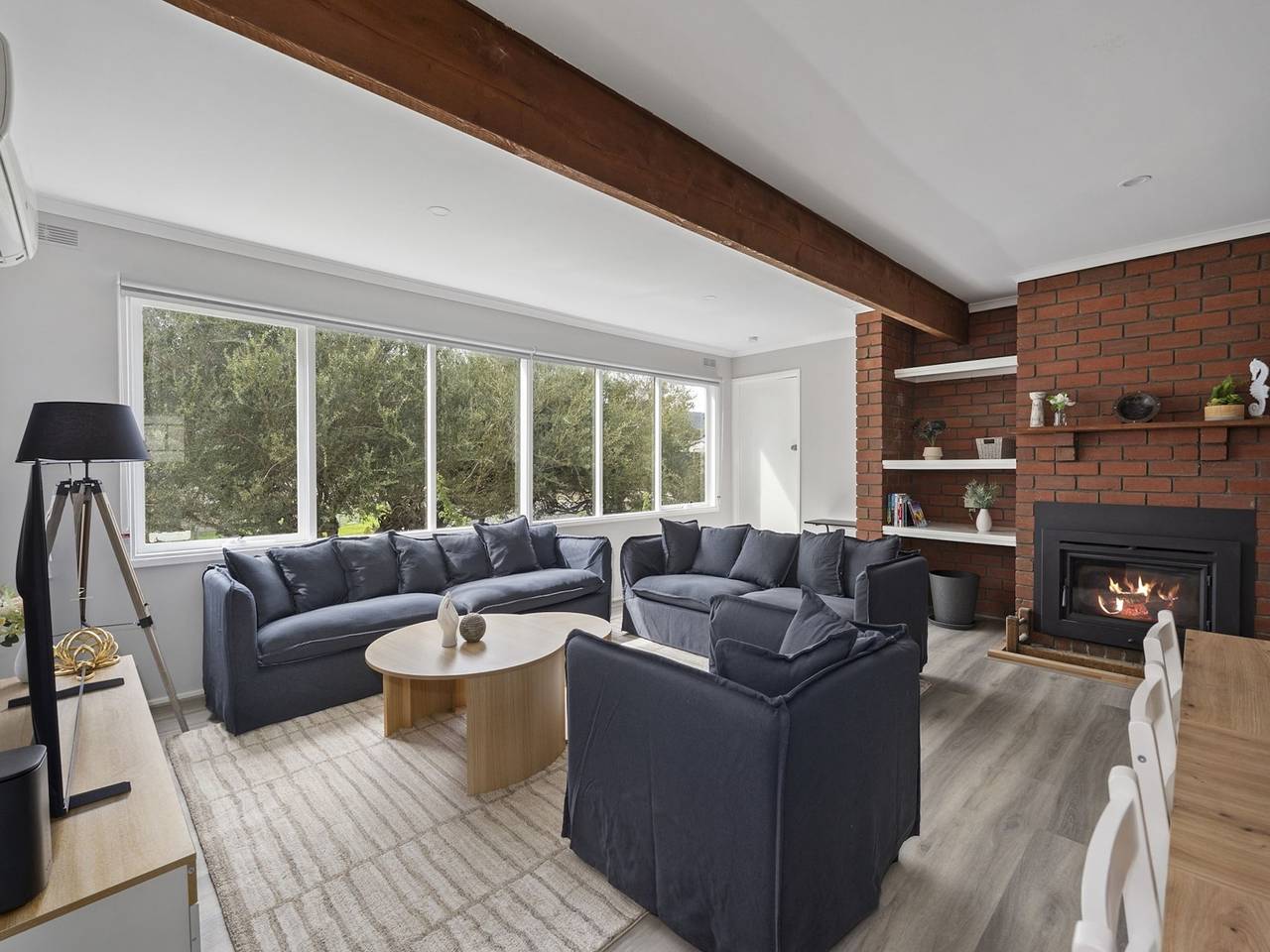 Entire apartment, Family Retreat with Fireplace and Garden Views in Rosebud, Mornington Peninsula