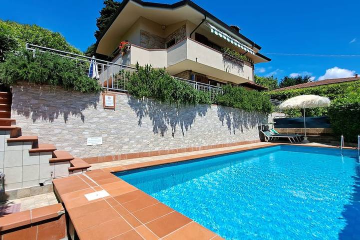 Villa per 8 persone, con giardino e idromassaggio, con animali domestici in Massarosa