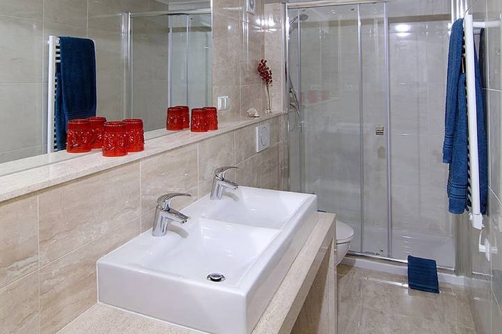 Ganze Wohnung, Sonnige Fewo mit Pool f. 2 Pers.  (+2 Kinder/Jugendl. direkt am Meer in 1a Lage in Ferragudo, Faro Distrikt