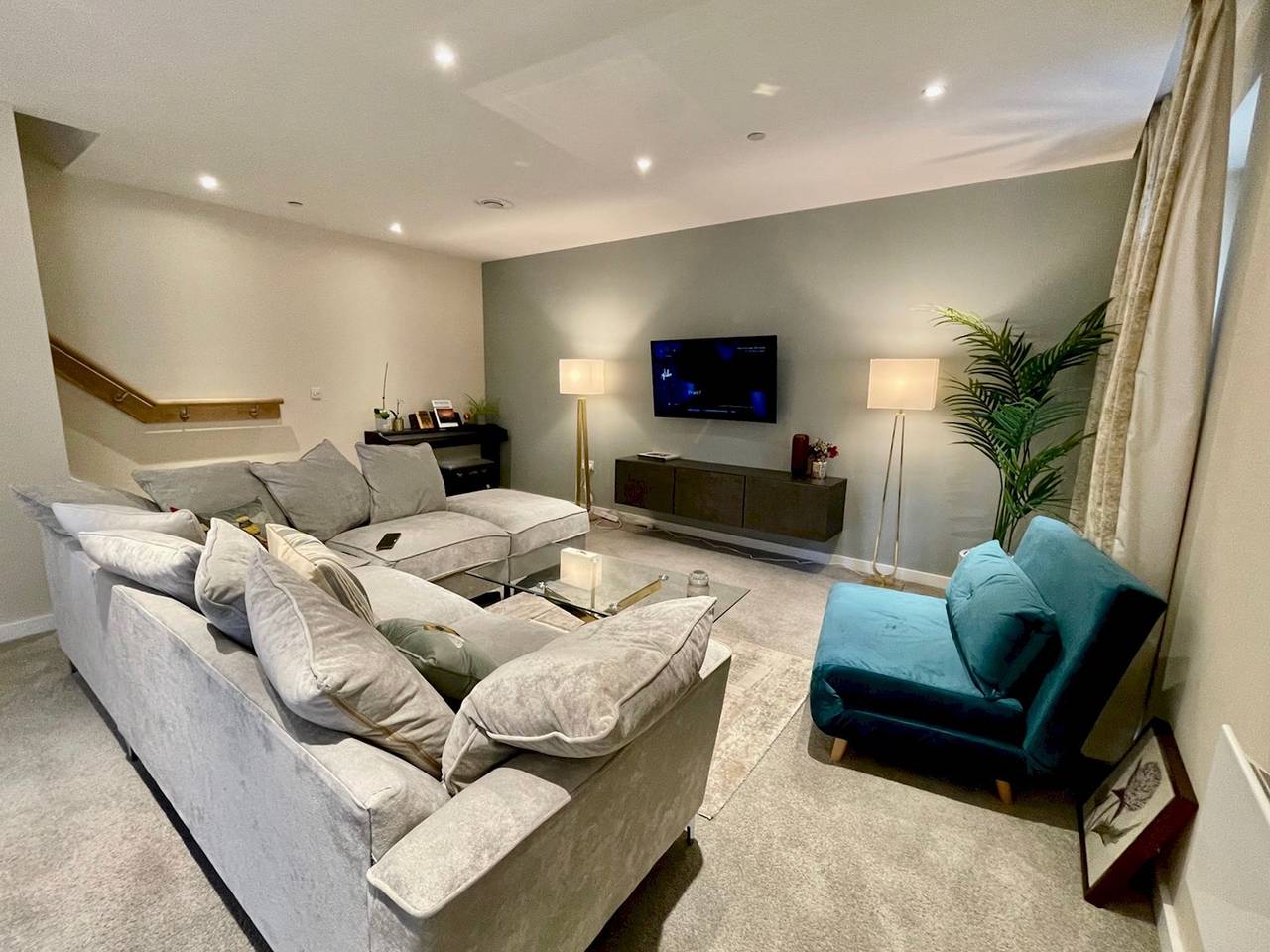 Pass the Keys | Stylish Central Manchester townhouse with parking in Grand Manchester