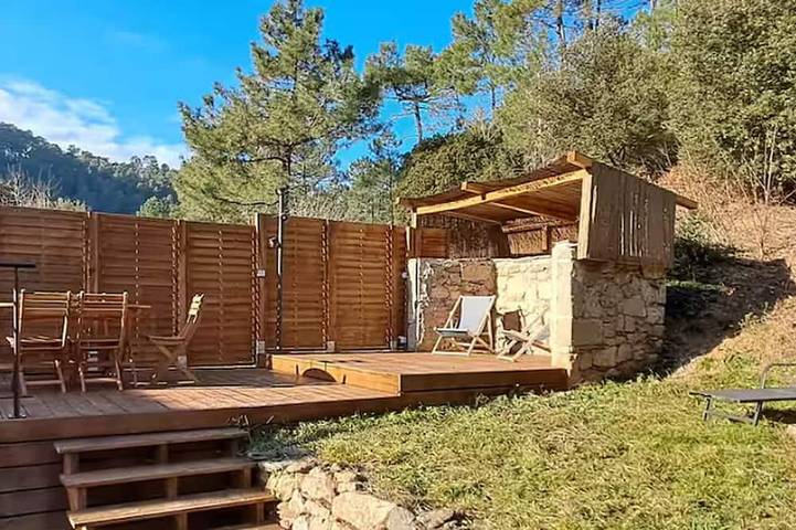 Location de vacances pour 6 personnes, avec jardin à Les Salelles
