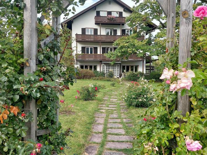 Ferienwohnung, mit Balkon und Terrasse sowie Garten in Bad Kohlgrub
