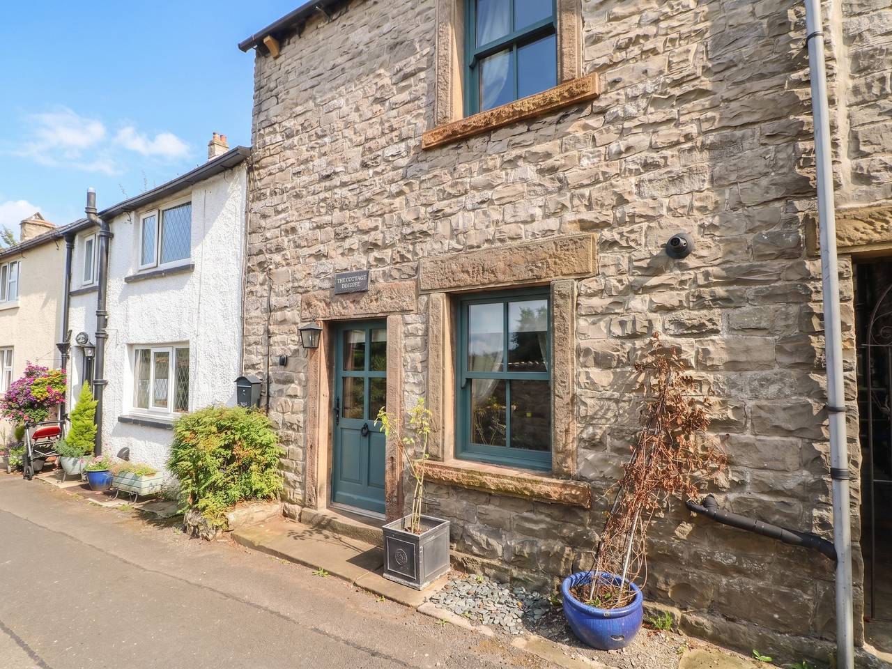 The Cottage O'ergate in Bradwell (Derbyshire Dales), Derbyshire