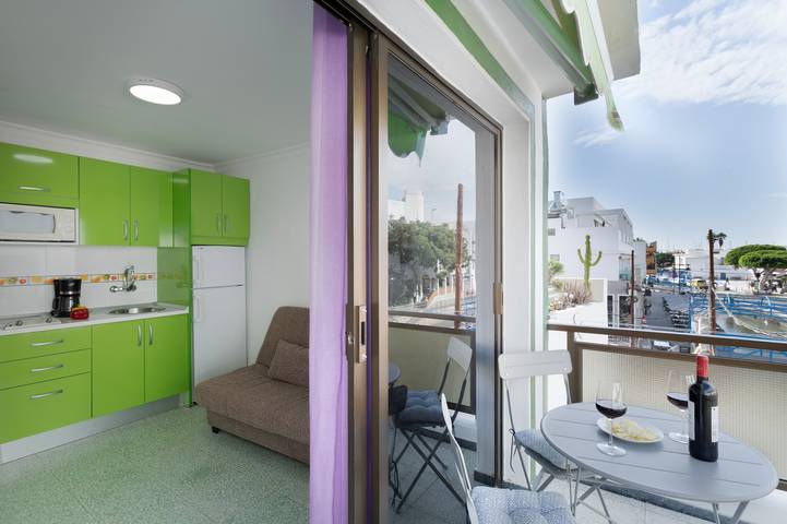 Apartamento entero, Apartamento de vacaciones 'Los Angeles 3' con vistas al mar, terraza compartida y Wi-Fi in Puerto de Mogan, Mogán