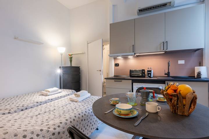 Appartamento intero, Guesthost - Cozy Studio near Università di Parma in Oltretorrente (Parma), Parma