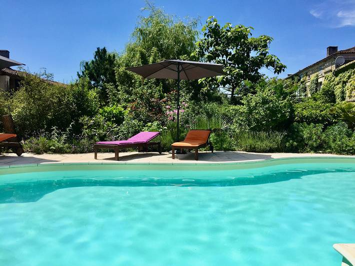 Gîte pour 4 personnes, avec terrasse ainsi que jardin et piscine à Bréville