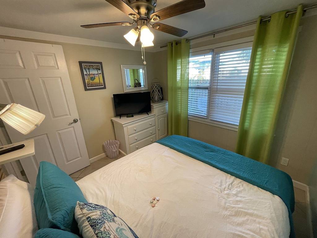 Renovated 1Br Bungalow Steps From Pass-A-Grille Beach — Pet Friendly in St. Pete Beach, Pinellas County