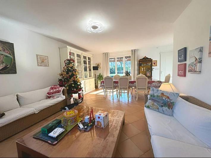 Gîte pour 4 personnes, avec balcon ainsi que piscine et jardin à Les Mayons - 3