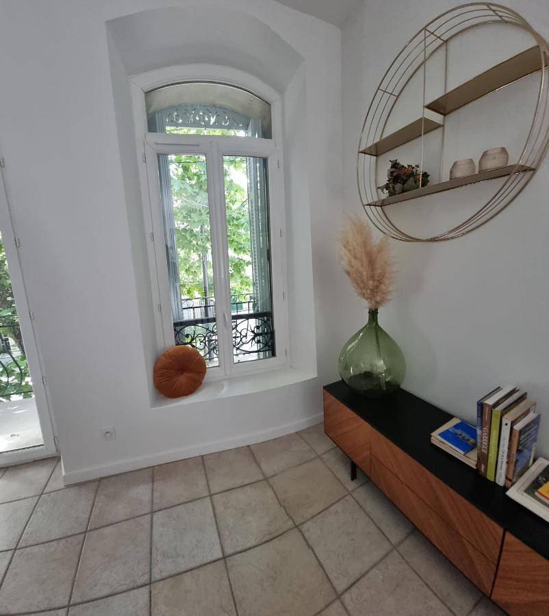 Appartement entier, Two-Bedroom Apartment in Salon-de-Provence, Côte méditerranéenne (France)