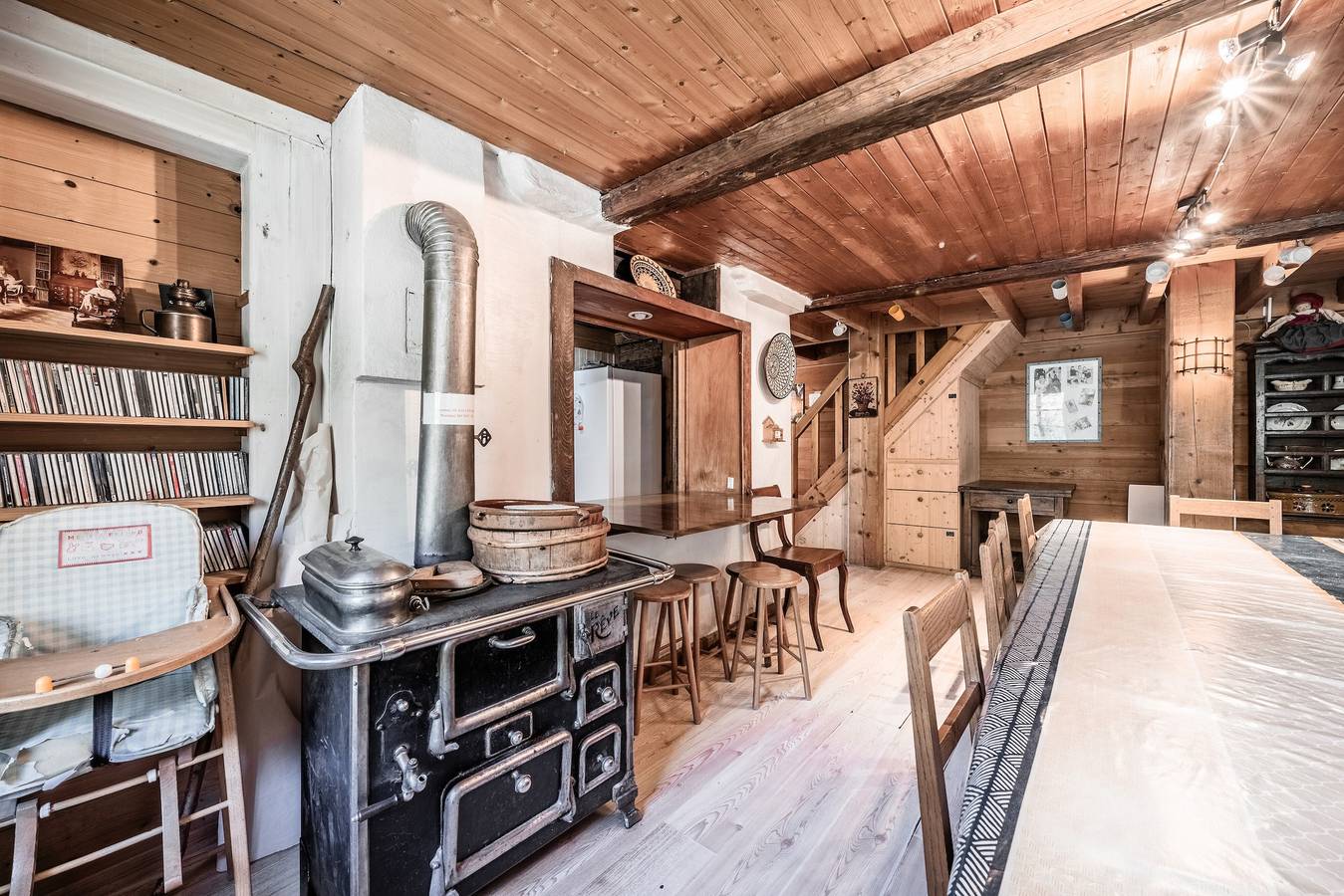 Chalet « Familial Chaleureux » avec vue sur la montagne, terrasse partagée et Wi-Fi in Abondance, Les Portes du Soleil