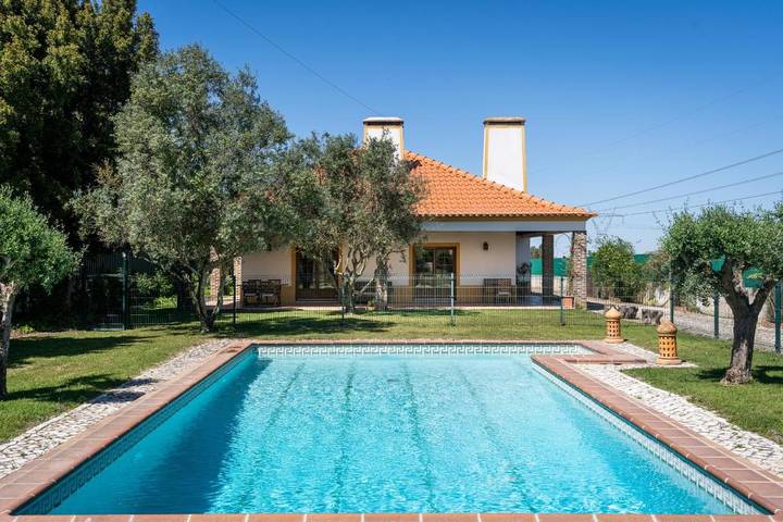 Casa de férias para 10 pessoas, com jardim e piscina e ainda terraço, com animais de estimação em Palmela