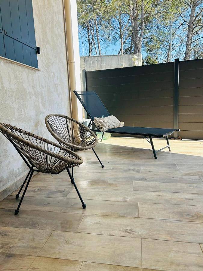 Appartement entier, One-Bedroom Apartment in La Crau, Côte méditerranéenne (France)