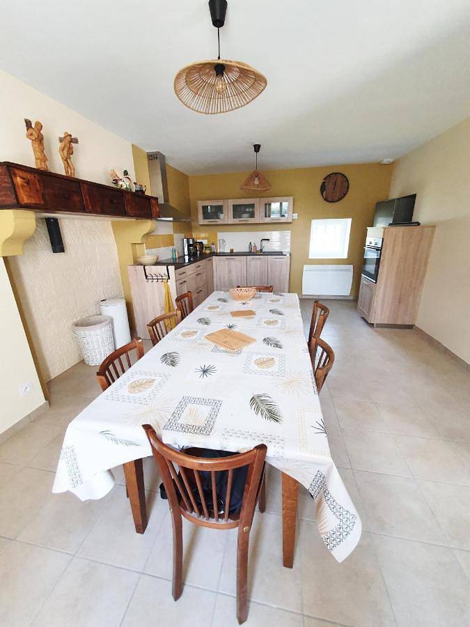 Location de vacances pour 6 personnes, avec jardin, animaux acceptés à Charensat - 2