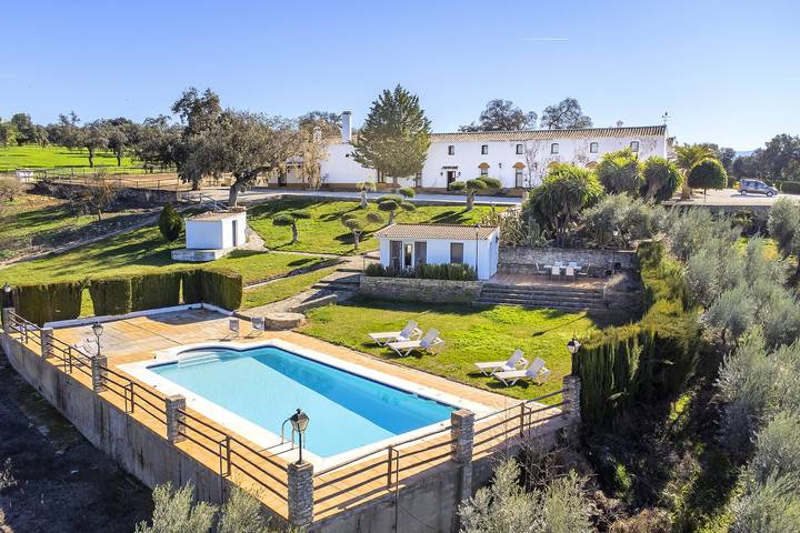 Gîte pour 10 personnes, avec jardin à Alcalá del Valle