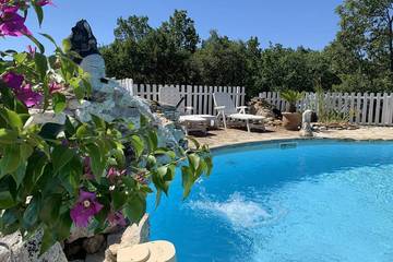 Gîte pour 6 personnes, avec jardin et piscine à Saint-Montan