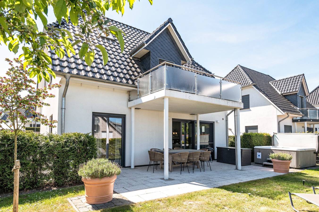 Ferienhaus 'Casa Fortuna' mit Seeblick, privater Terrasse und Wi-Fi in Göhren-Lebbin, Fleesensee
