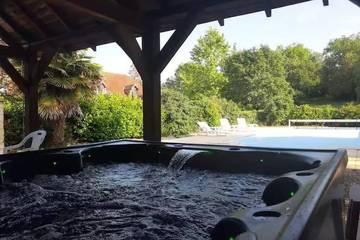 Chambre d’hôte pour 25 personnes, avec piscine à Martel