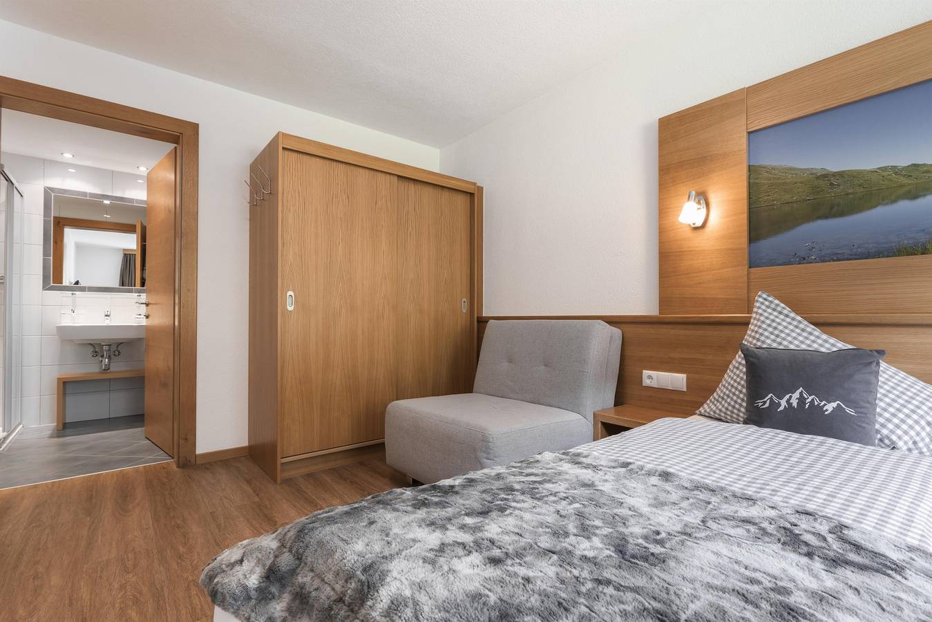 Ganze Ferienwohnung, Doppelzimmer mit Dusche, Wc in Mathon, Verwall