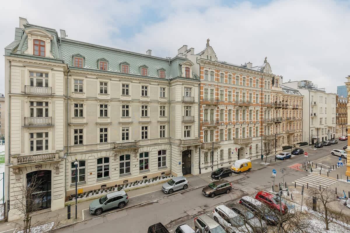 Cały apartament, Prestigious Apartment in the Center | 2 Balconies | Parking in Warszawa (Śródmieście), Warszawa