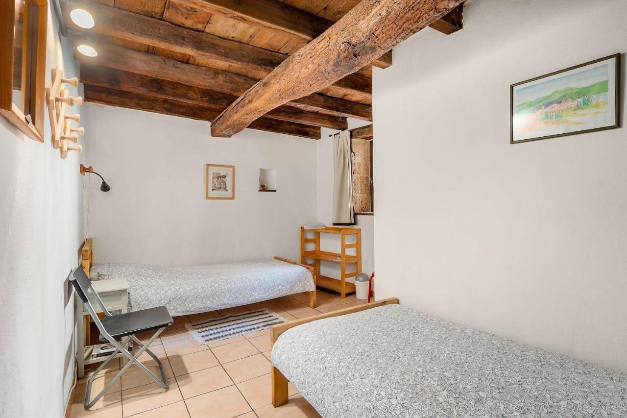 Gîte de La Tour in Saint-Guilhem-le-Désert, Côte méditerranéenne (France)