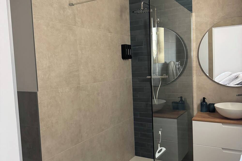 Apartamento entero, Well-being guaranteed in a little corner of paradise 8 minutes from Ajaccio in Alata, Region de Ajaccio